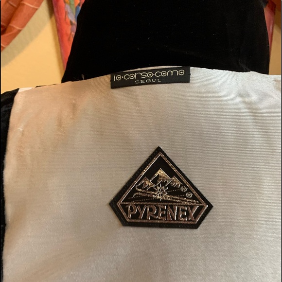 Women's Black Quilted Vest - Picture 13 of 16